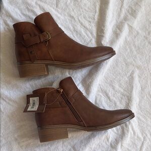 Denver Hayes Ankle Boots